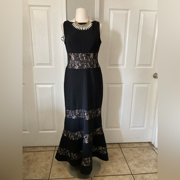 VINCE CAMUTO | Lace Panel Trumpet Gown Size 6 - Picture 7 of 13